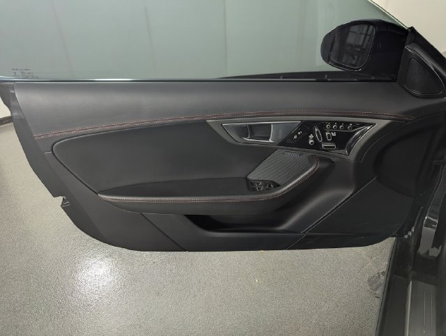 Used 2015 Jaguar F-TYPE R RWD image 9