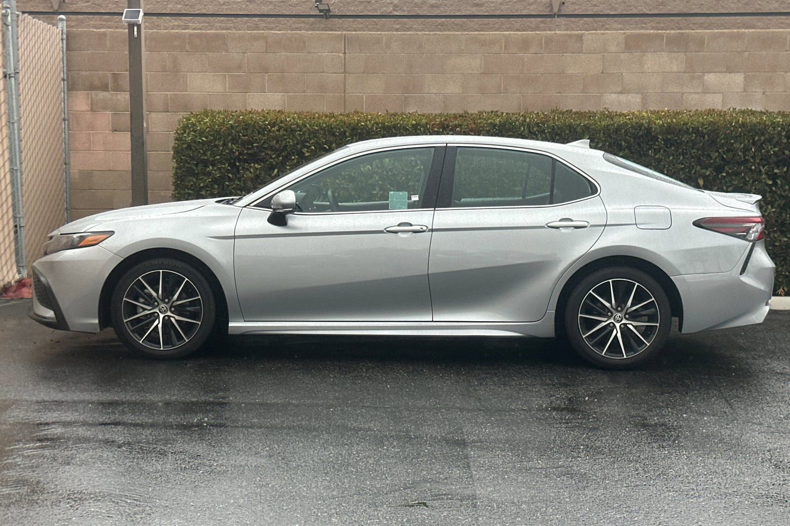 Used 2023 Toyota Camry SE image 7