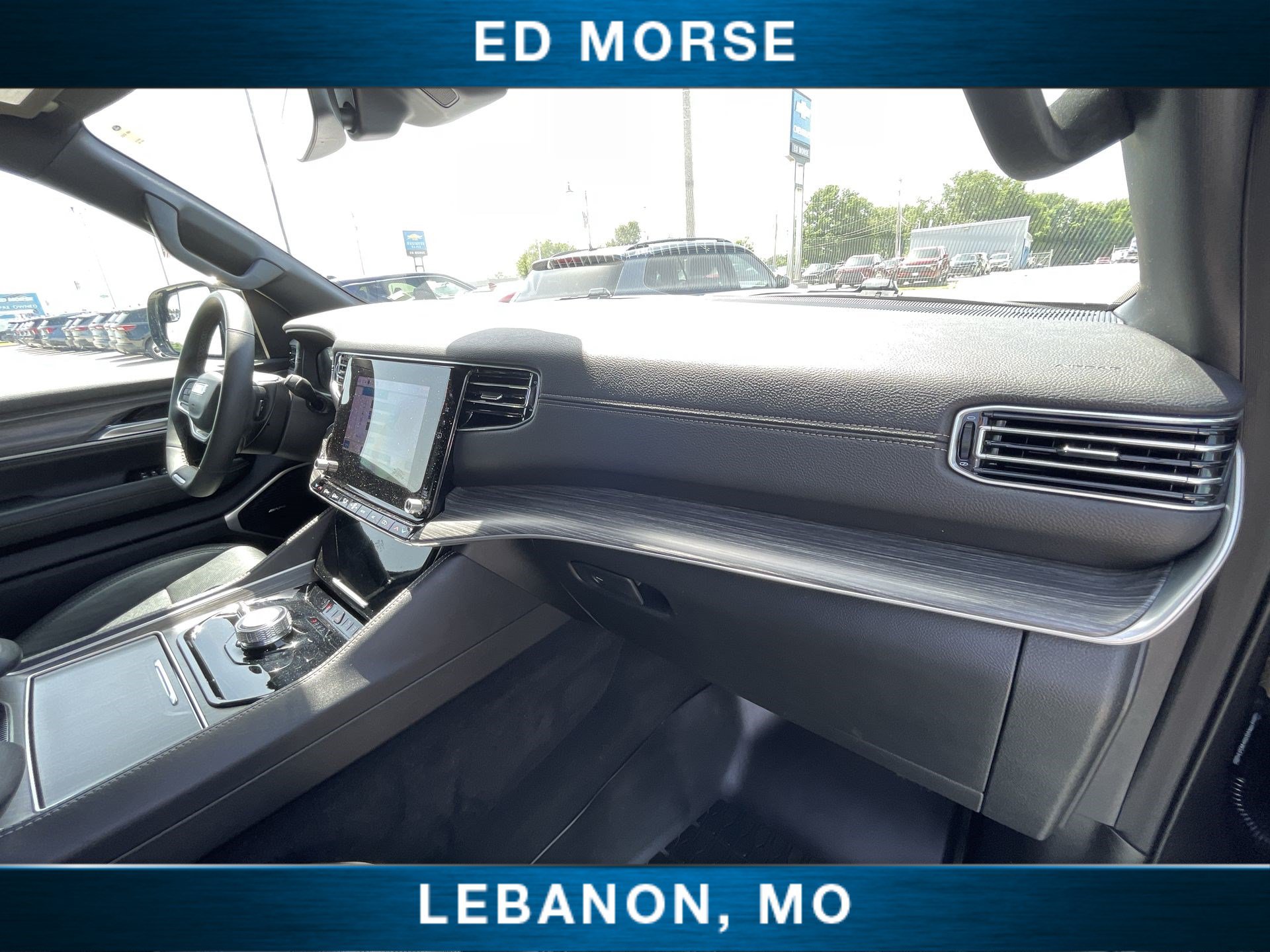 Used 2024 Jeep Wagoneer L Series II w/ Flexible Seating Group AWD/4WD image 27