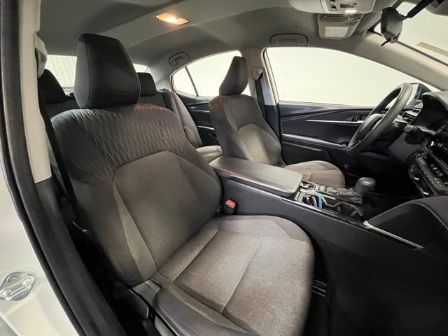 Used 2025 Toyota Camry LE image 9