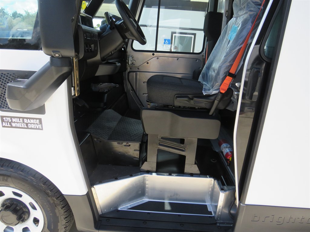 Used 2025 Chevrolet Brightdrop 600 AWD/4WD image 5