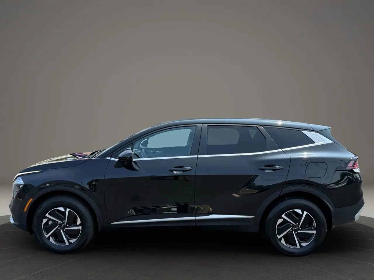 Used 2023 Kia Sportage LX image 10