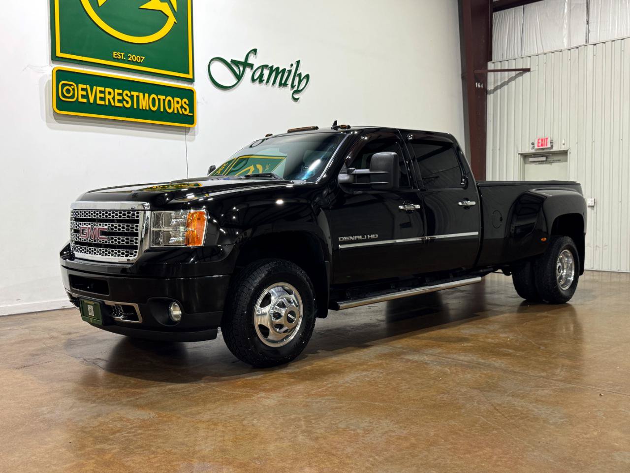 Used 2011 GMC Sierra 3500 Denali AWD/4WD image 3