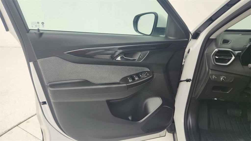 Certified 2024 Chevrolet TrailBlazer LT w/ Driver Confidence Package image 24