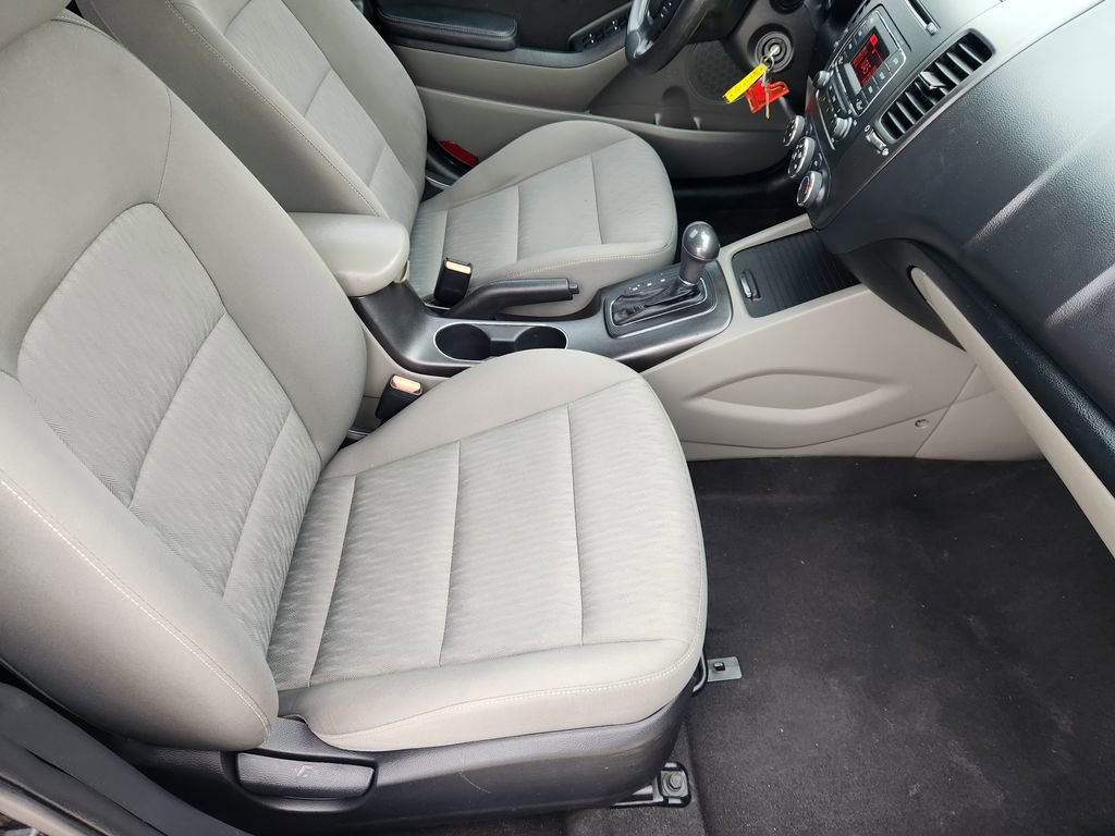 Used 2016 Kia Forte LX image 9