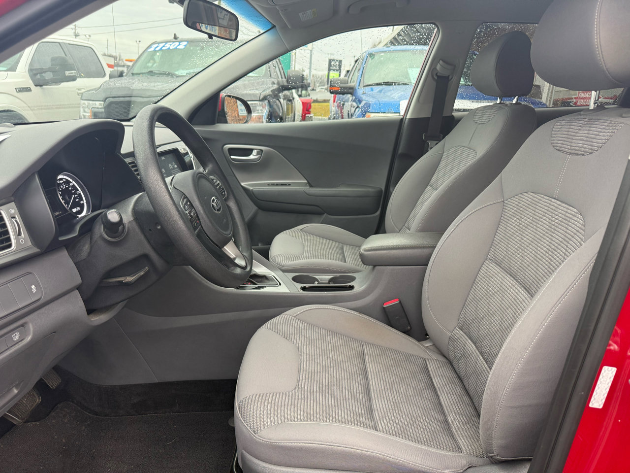 Used 2017 Kia Niro LX image 2