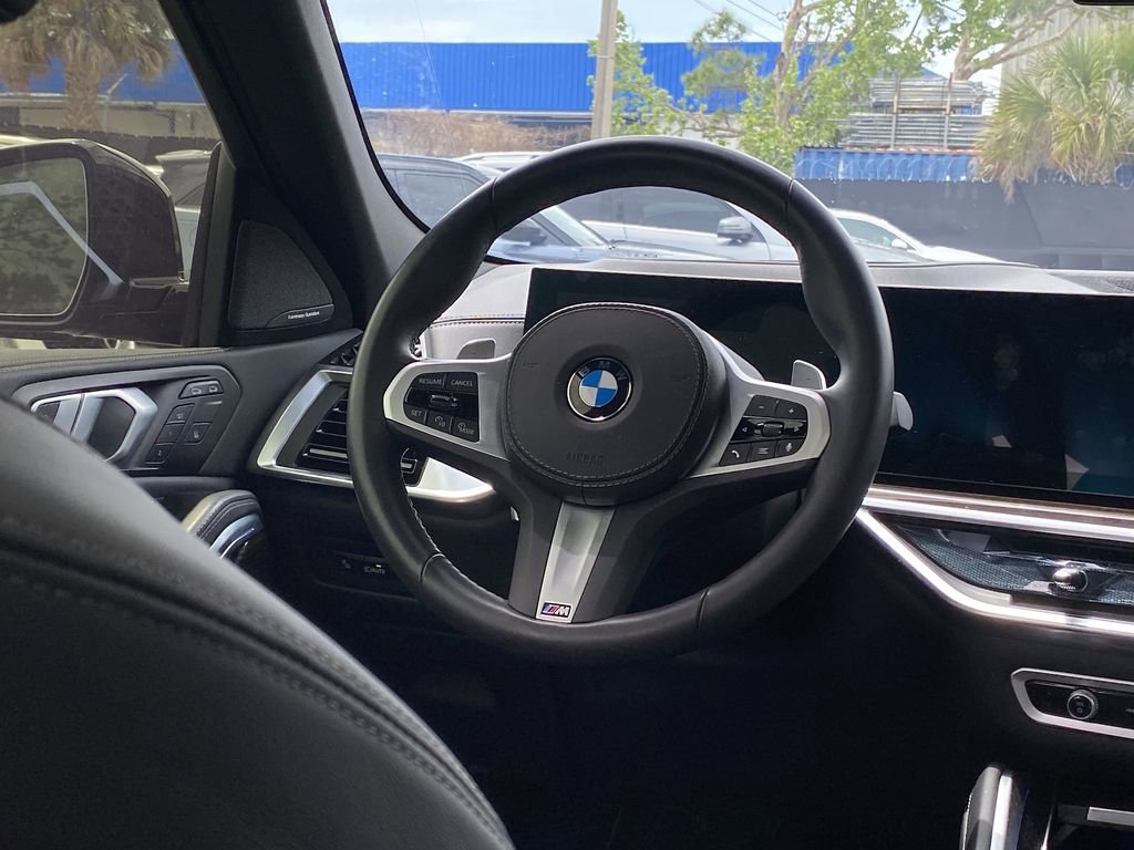 Used 2025 BMW X6 xDrive40i w/ Premium Package image 3