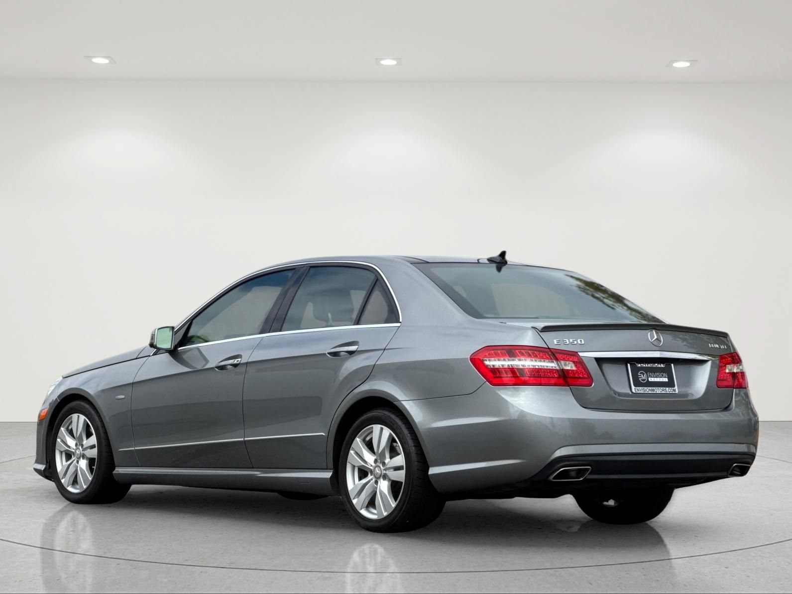 Used 2011 Mercedes-Benz E 350 BlueTEC Sedan image 4