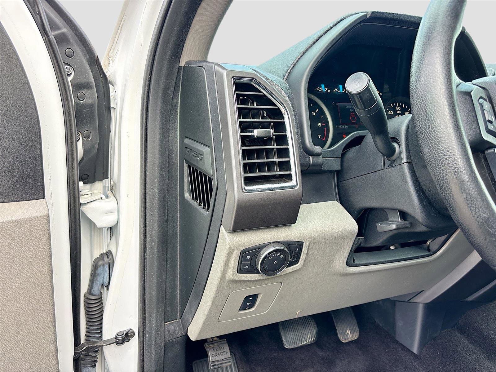 Used 2016 Ford F150 XLT w/ Equipment Group 302A Luxury image 10