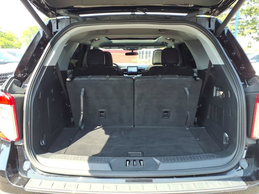 Certified 2024 Ford Explorer XLT w/ Equipment Group 202A AWD/4WD image 10