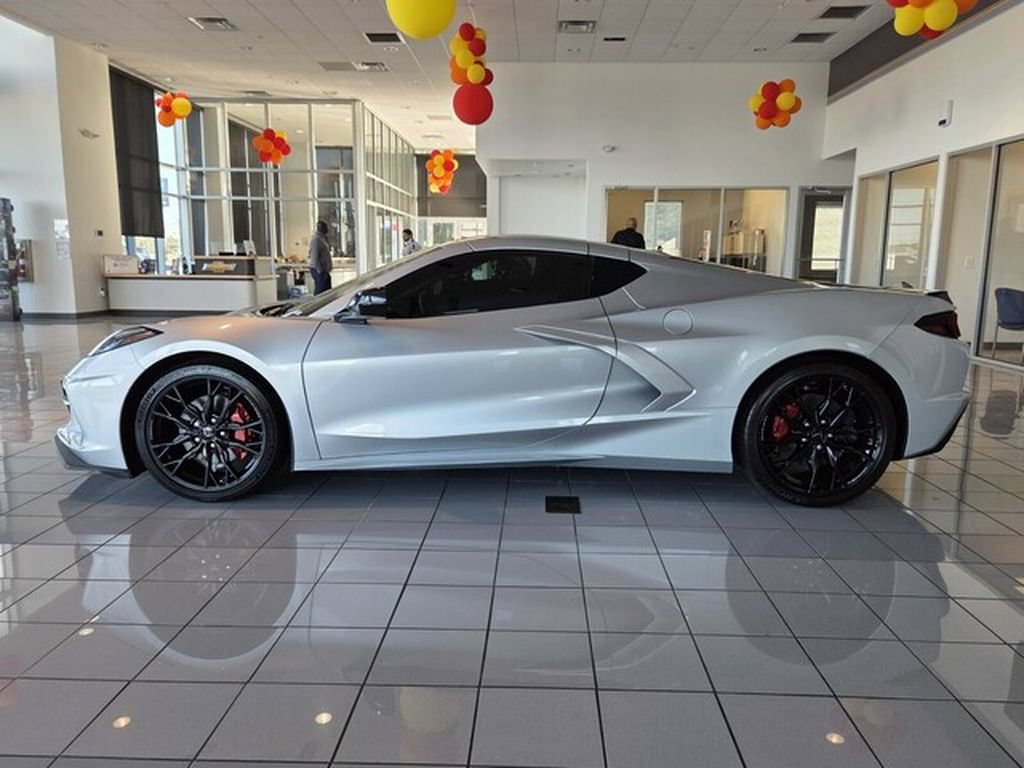 Used 2026 Chevrolet Corvette Stingray Preferred Cpe w/ 2LT RWD image 2