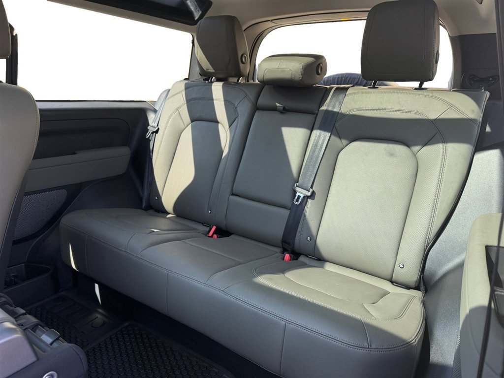 Used 2023 Land Rover Defender 90 S image 16