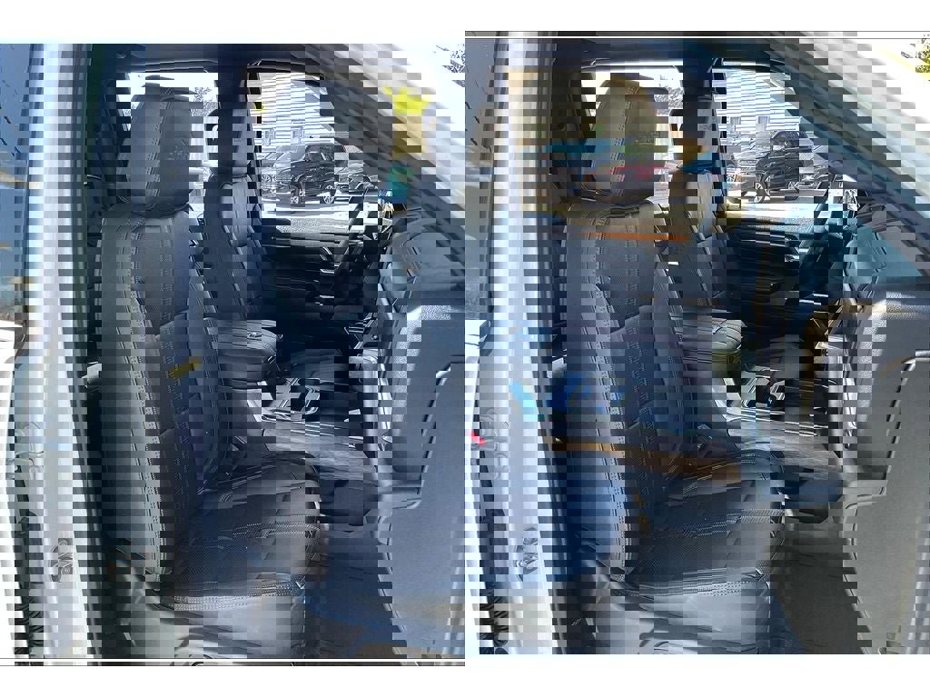 Used 2024 Chevrolet Silverado 3500 High Country w/ High Country Premium Package image 7