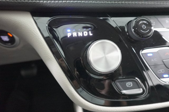 Used 2024 Chrysler Pacifica Touring-L image 19