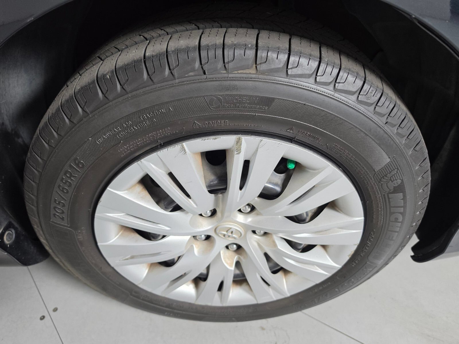 Used 2012 Toyota Camry LE FWD image 12