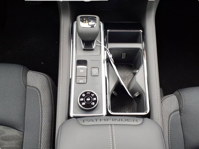 Used 2025 Nissan Pathfinder SV image 15