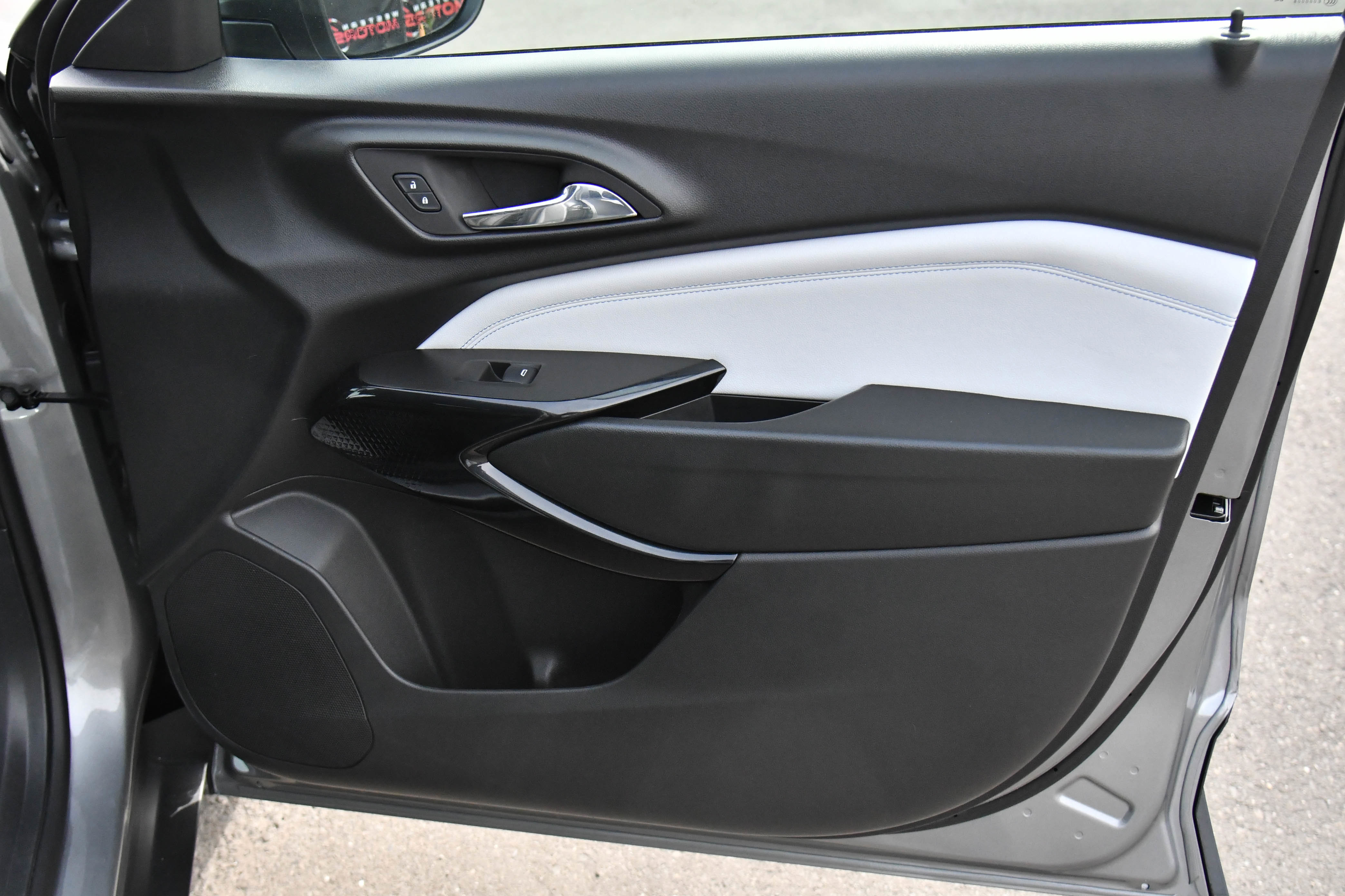 Used 2025 Chevrolet Trax LT w/ LT Convenience Package image 43