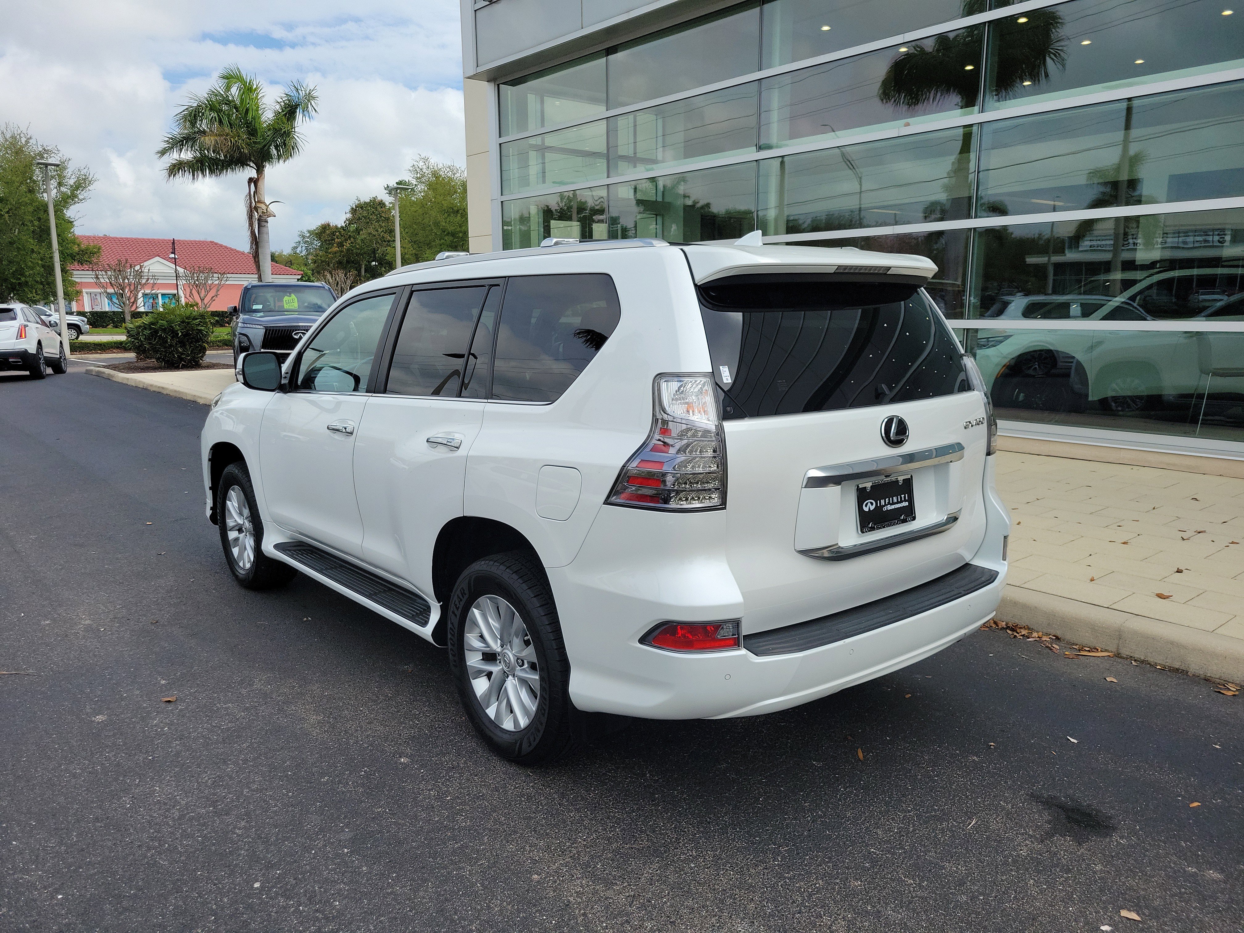 Used 2021 Lexus GX 460 Premium w/ Premium Package image 6