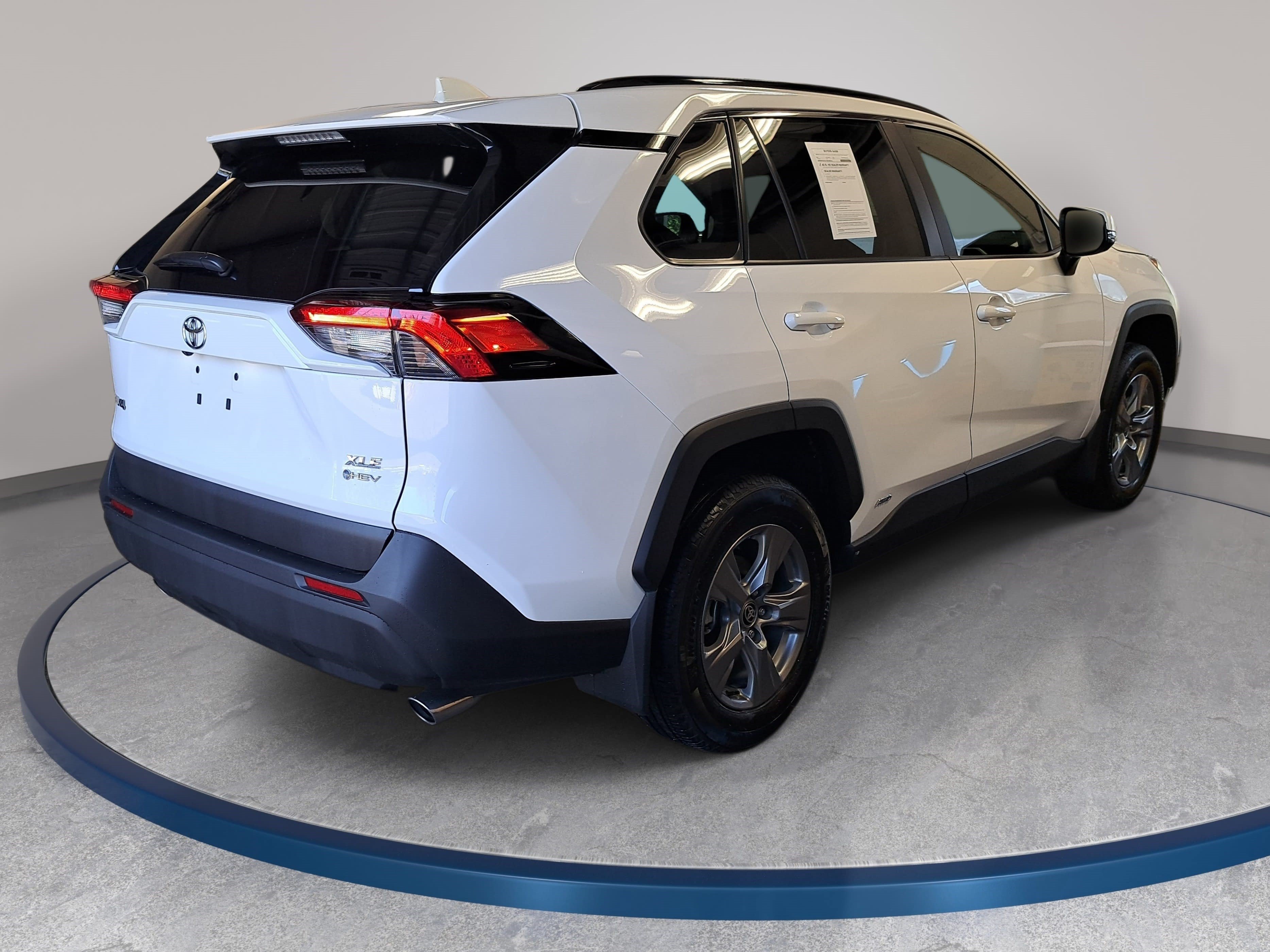 Used 2025 Toyota RAV4 XLE w/ Convenience Package AWD/4WD image 5