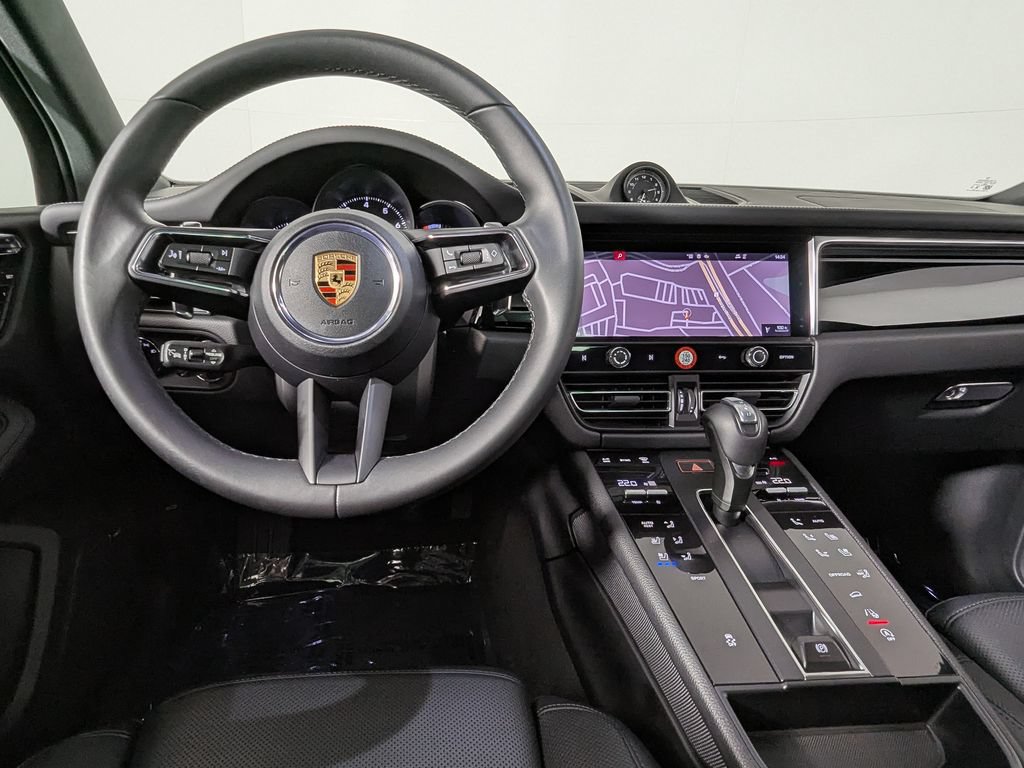 Used 2025 Porsche Macan AWD/4WD image 18