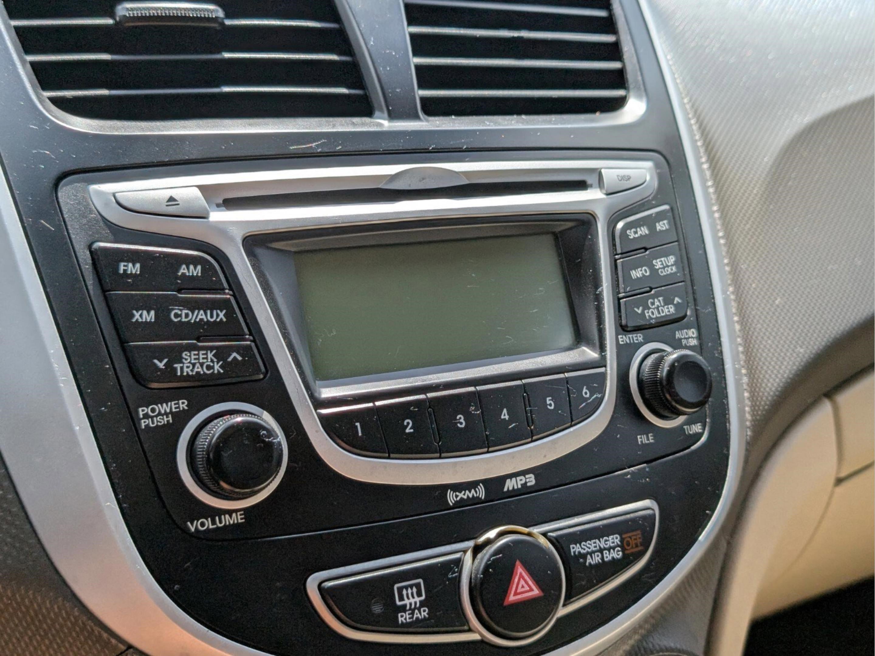 Used 2012 Hyundai Accent GLS image 36