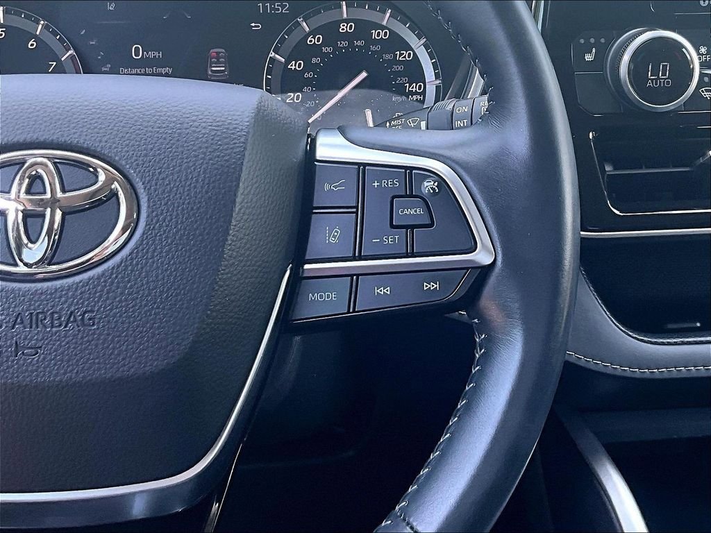 Certified 2021 Toyota Highlander XLE AWD/4WD image 25