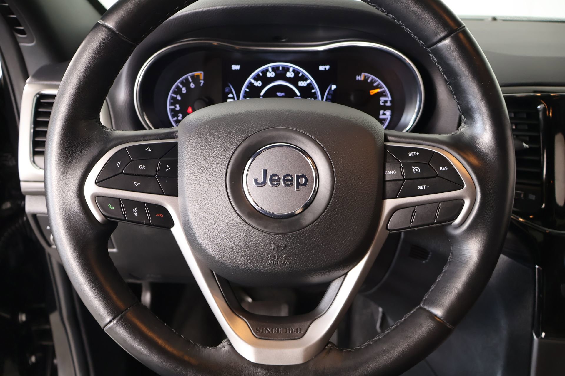 Used 2021 Jeep Grand Cherokee Laredo X AWD/4WD image 3