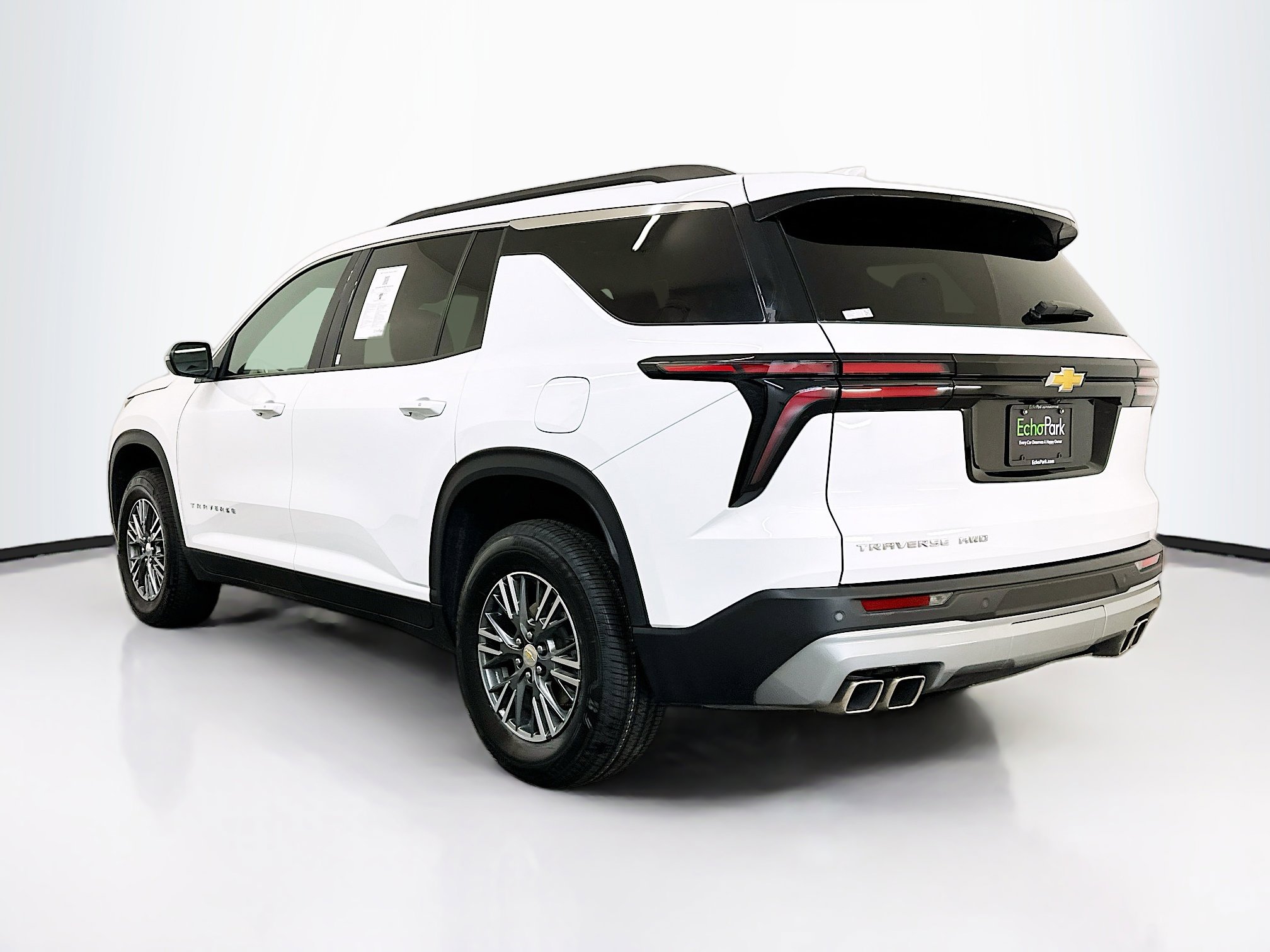 Used 2025 Chevrolet Traverse LT image 5