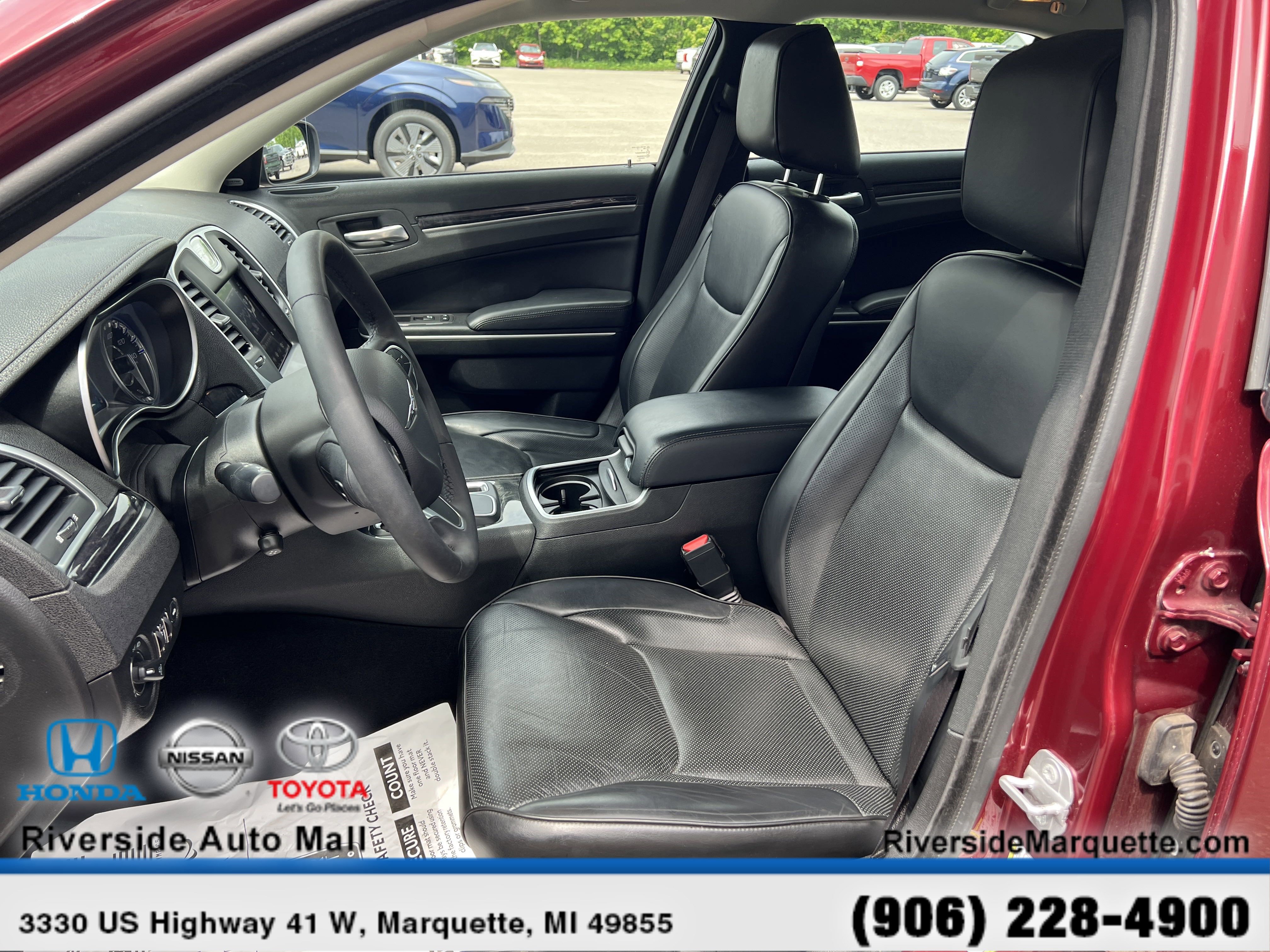 Used 2023 Chrysler 300 Touring L w/ Comfort Group image 15