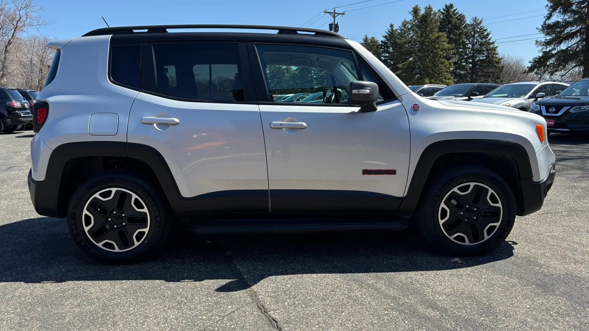 Used 2016 Jeep Renegade Trailhawk AWD/4WD image 11