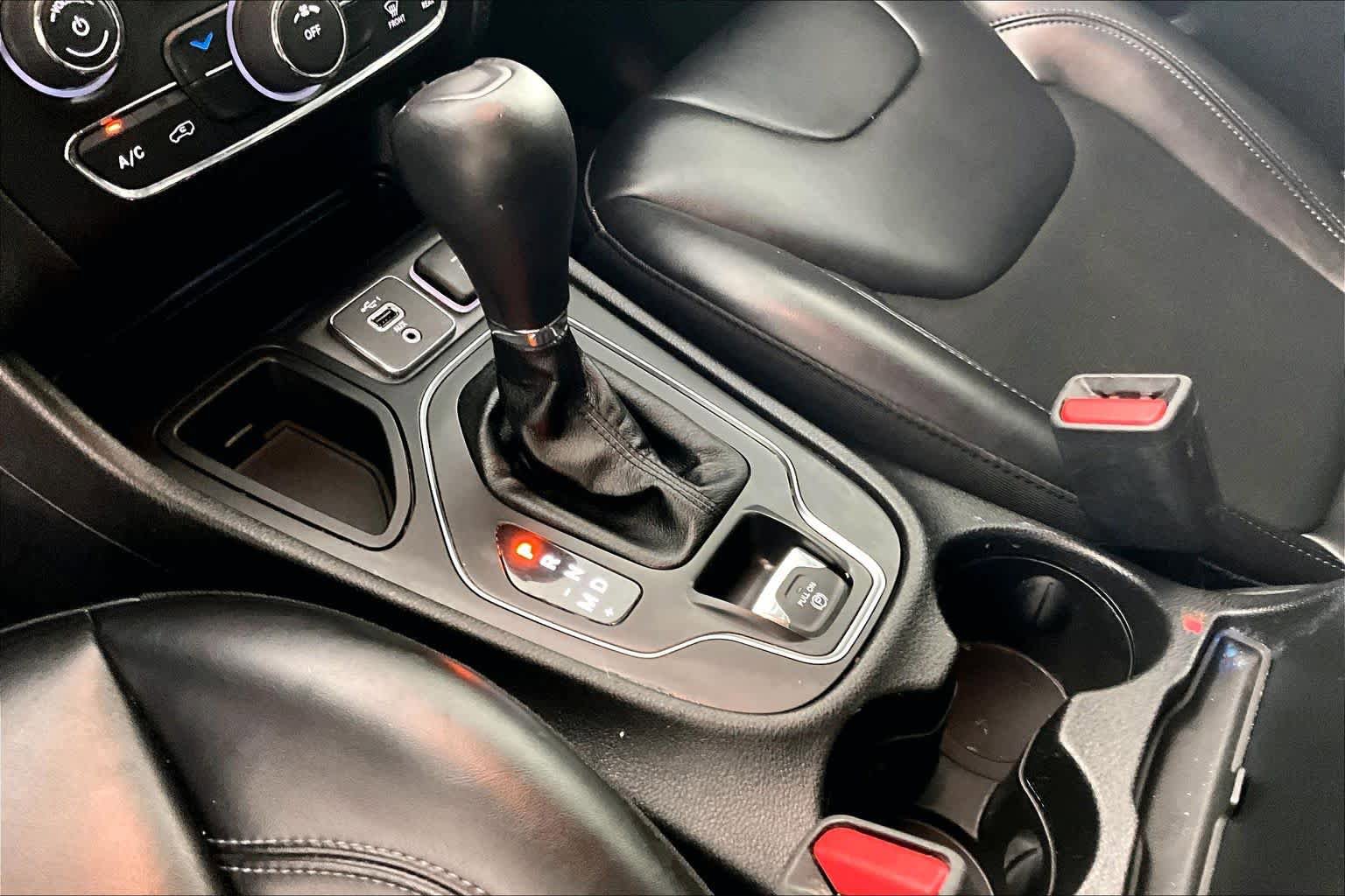 Used 2020 Jeep Cherokee Latitude Plus FWD image 16