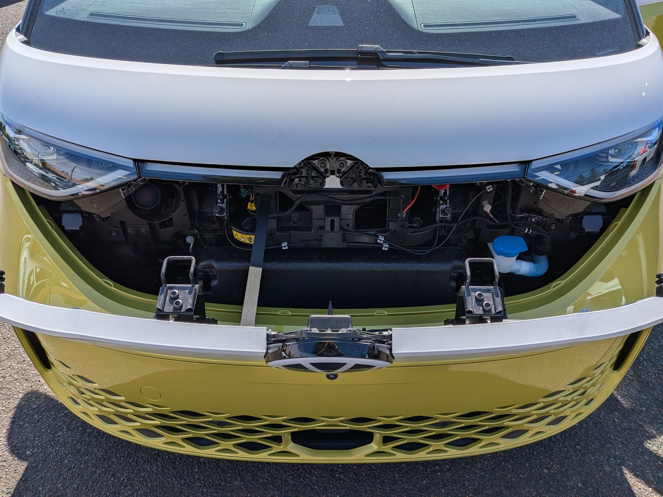 New 2025 Volkswagen ID. Buzz 1st Edition AWD/4WD image 32