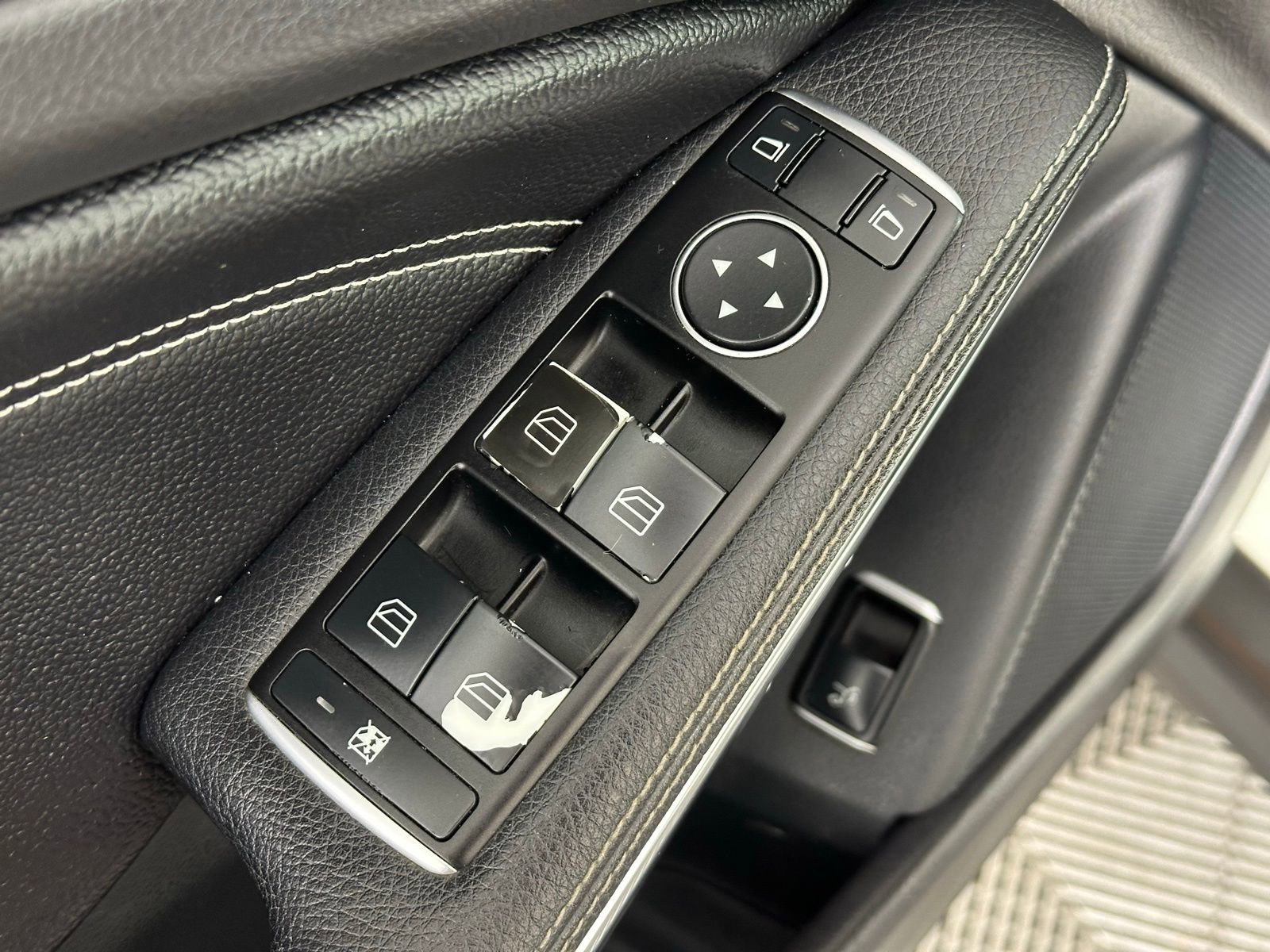 Used 2015 Mercedes-Benz GLA 250 4MATIC image 34