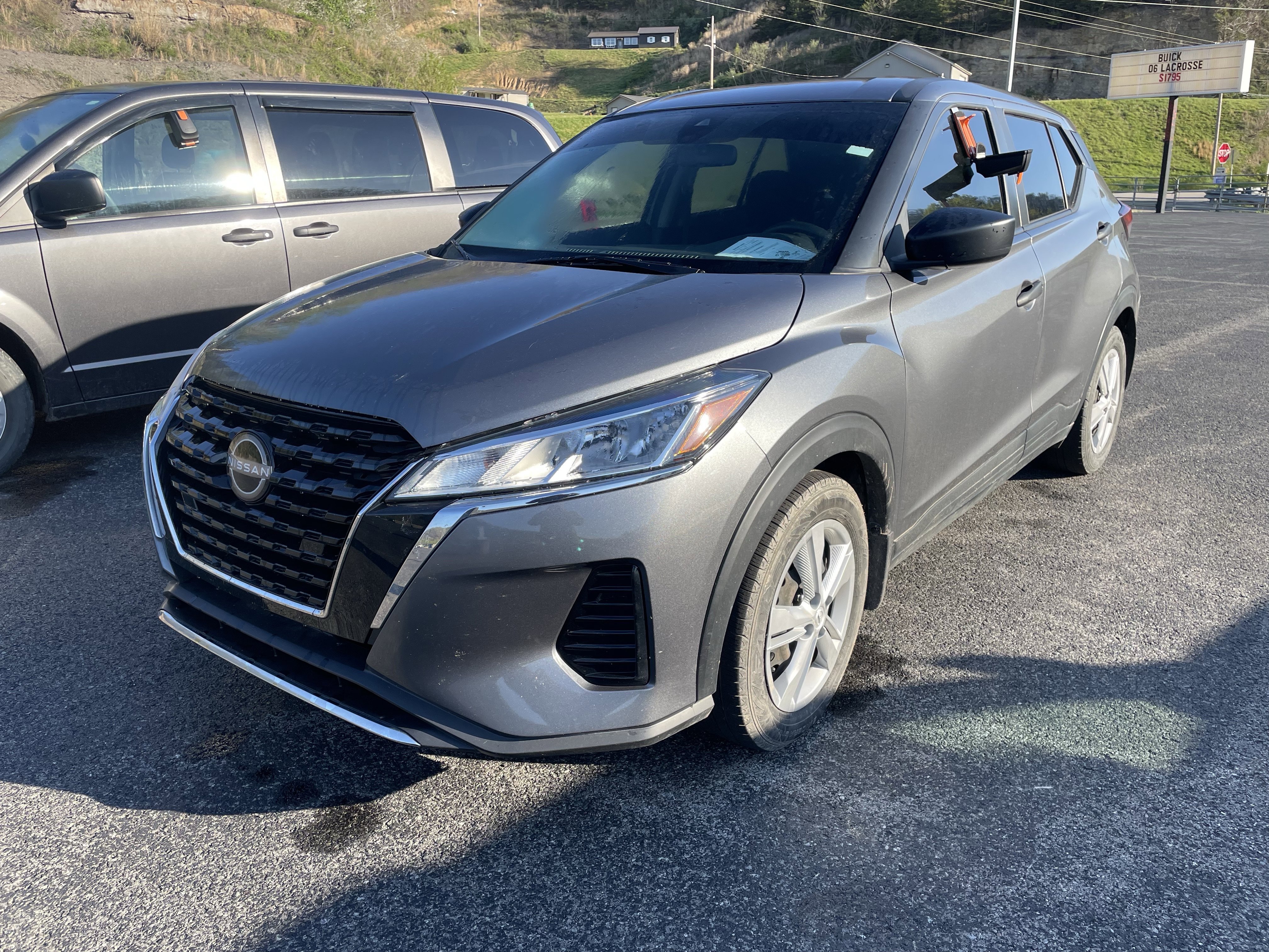 Used 2022 Nissan Kicks S image 5