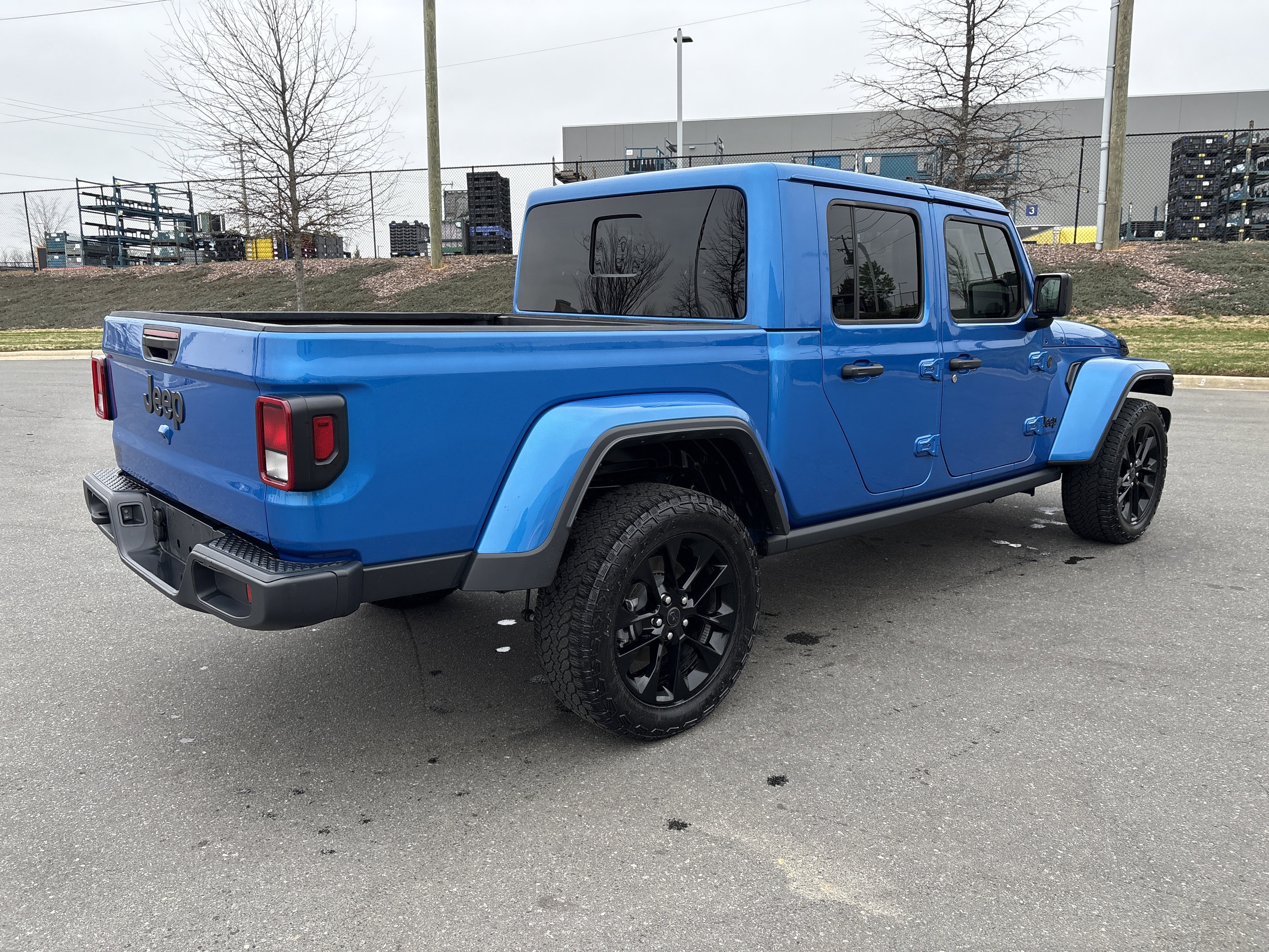 Certified 2025 Jeep Gladiator Nighthawk image 9