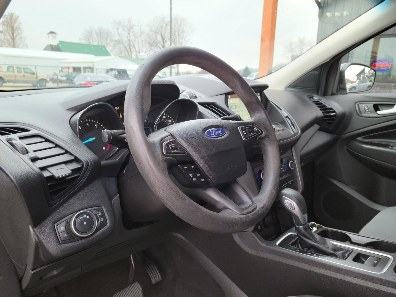 Used 2019 Ford Escape SE image 9