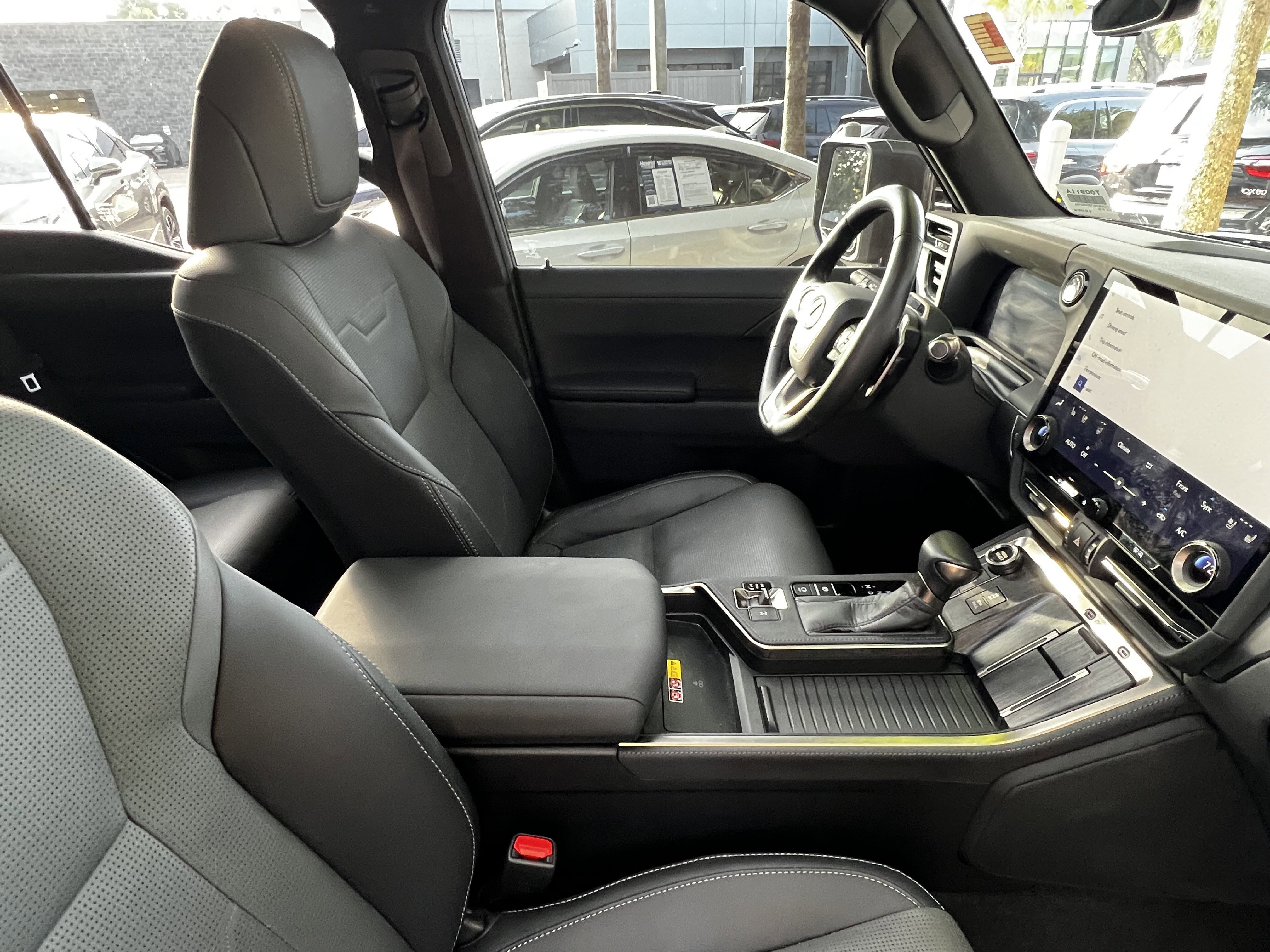 Used 2025 Lexus GX 550 w/ Accessory Package (2T) AWD/4WD image 47