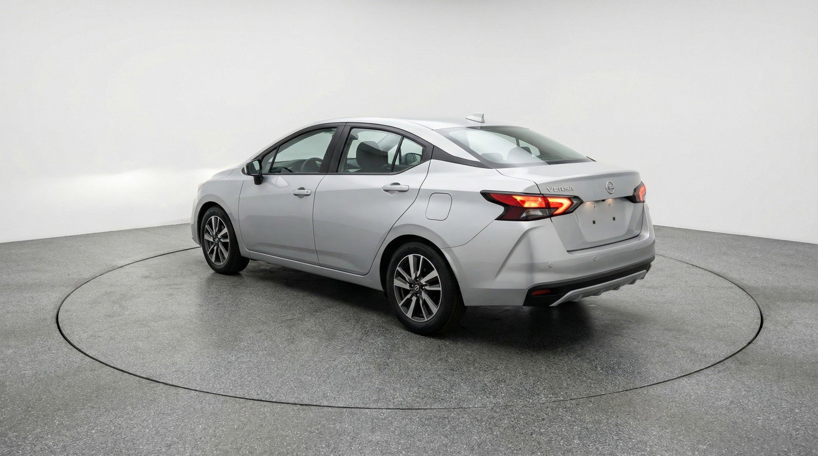 Used 2025 Nissan Versa SV image 6