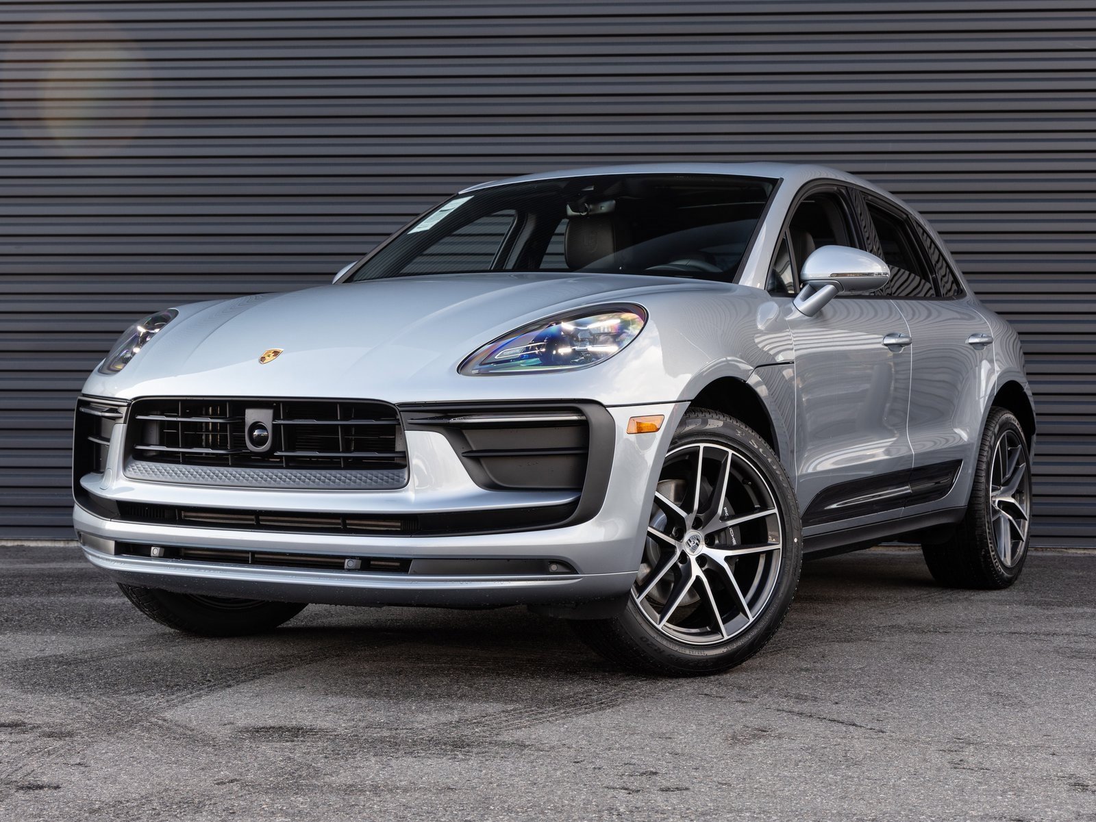 Certified 2026 Porsche Macan image 1