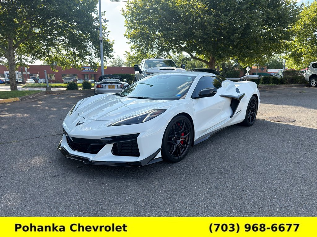 Used 2024 Chevrolet Corvette Z06 w/ Z07 Performance Package RWD image 3