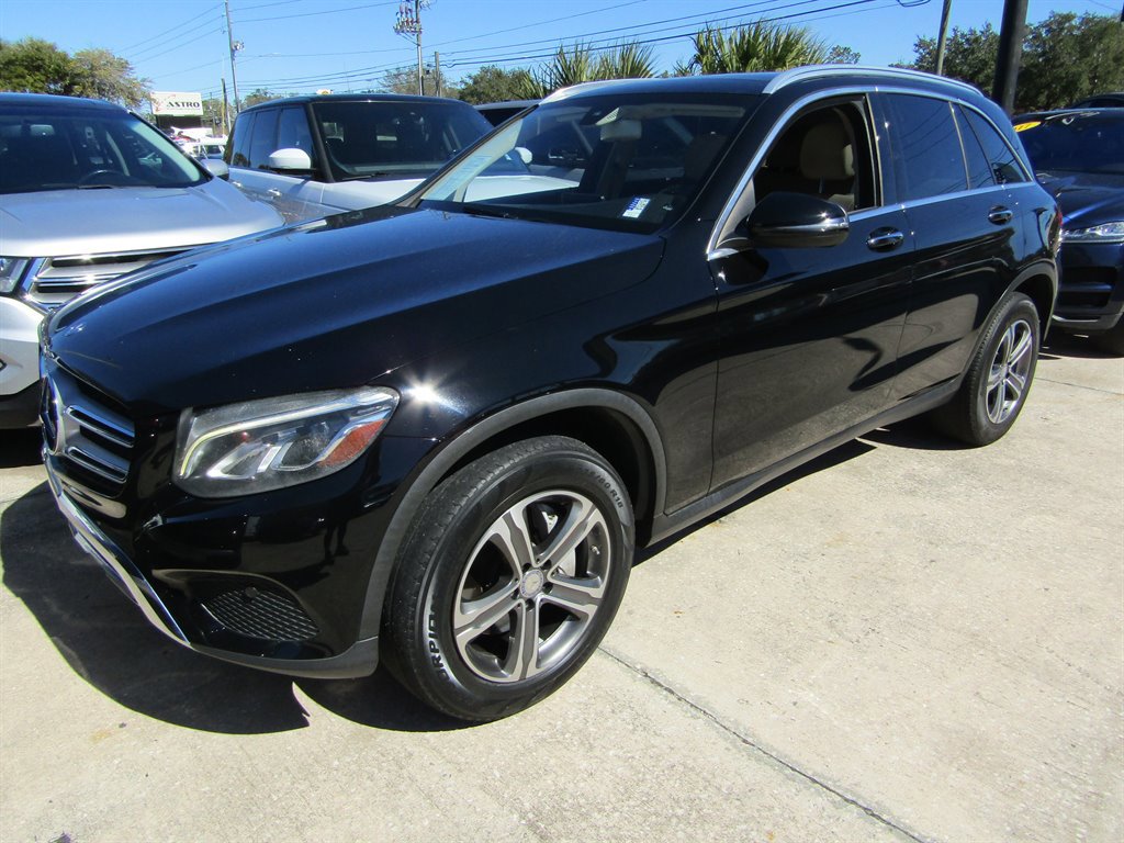 Used 2017 Mercedes-Benz GLC 300 image 1