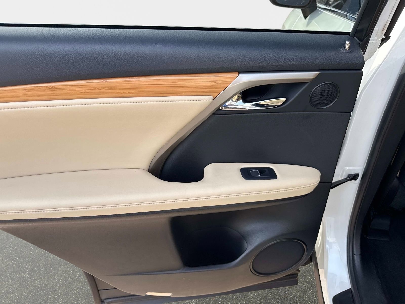 Used 2021 Lexus RX 350L FWD w/ Premium Package image 11