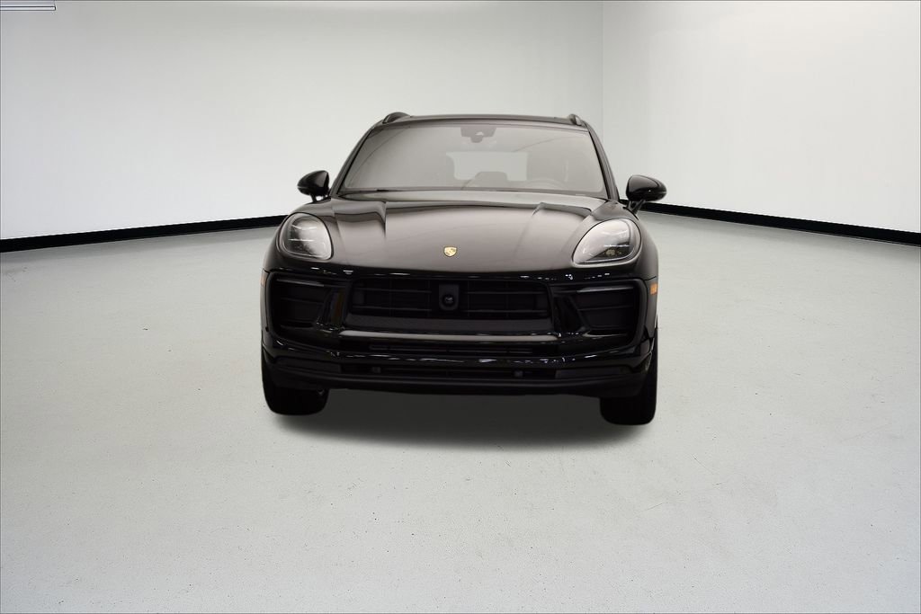 Used 2025 Porsche Macan image 10