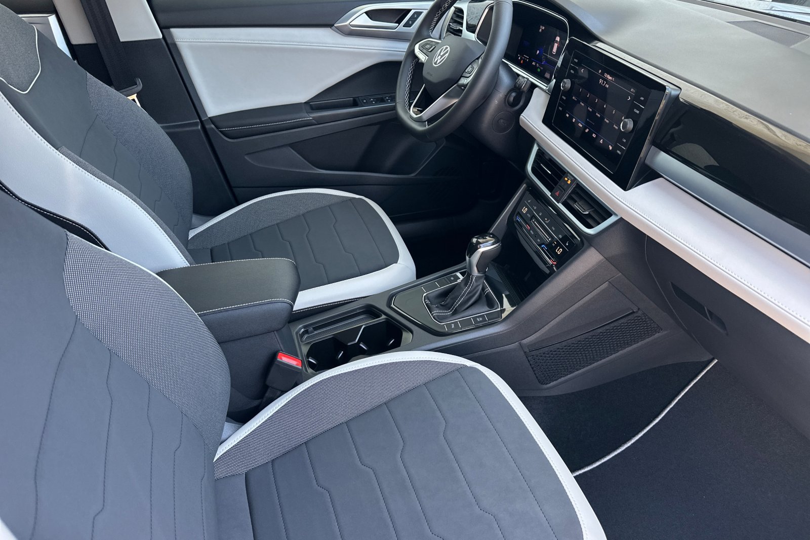 New 2026 Volkswagen Taos SE FWD image 14