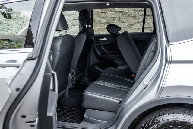 Used 2021 Volkswagen Tiguan SE w/ Panoramic Sunroof Package AWD/4WD image 21