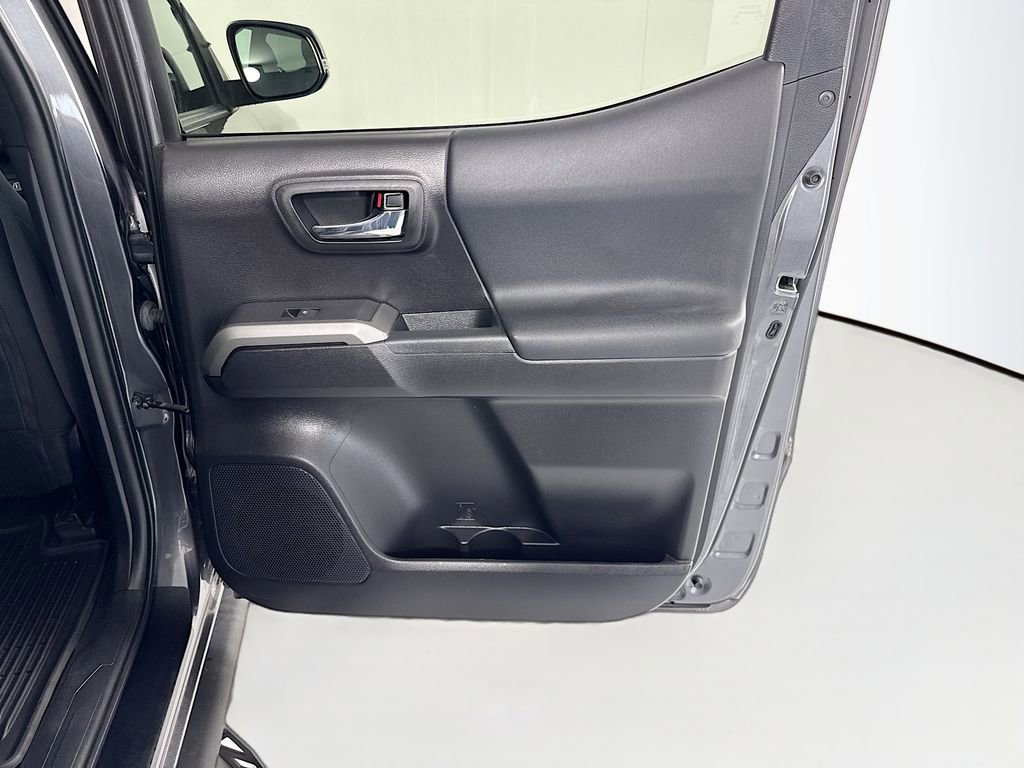 Used 2021 Toyota Tacoma TRD Sport w/ Technology Package RWD image 27
