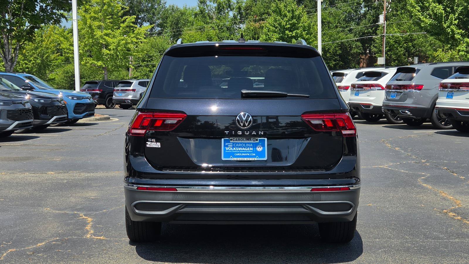 Certified 2023 Volkswagen Tiguan SE w/ Panoramic Sunroof Package FWD image 4