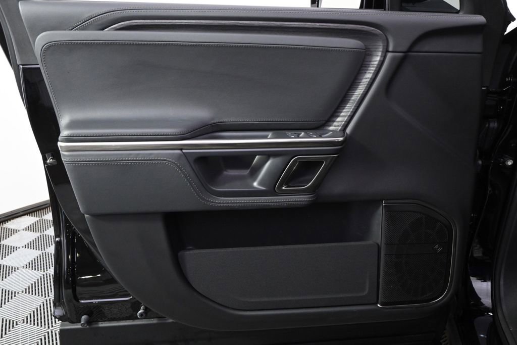 Used 2023 Rivian R1S Adventure AWD/4WD image 25