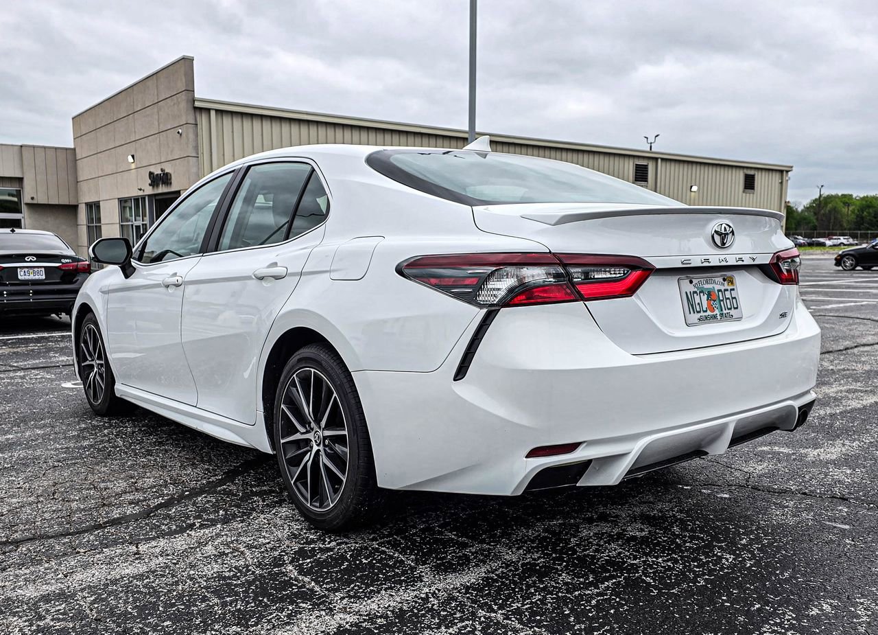 Used 2024 Toyota Camry SE image 4