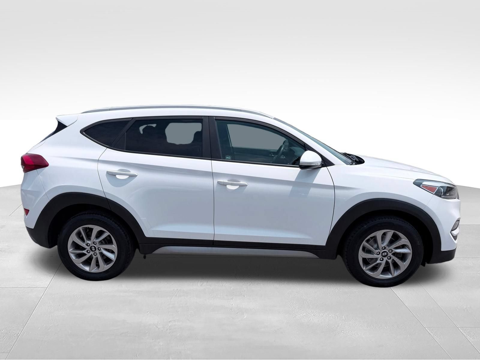 Used 2017 Hyundai Tucson Eco w/ Cargo Package AWD/4WD image 4